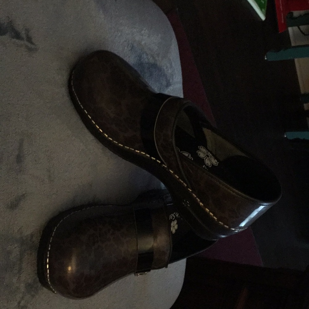 Clogs